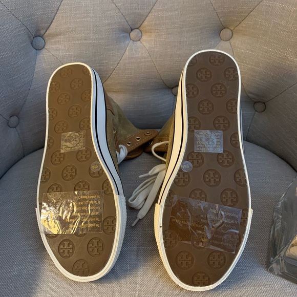 Tory Burch Benjamin camel and gold high top sneakers. Size 9 - Picture 11 of 15